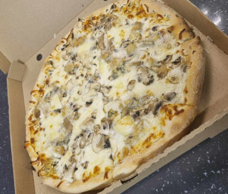 Pizza Quattro Formaggi Diversa